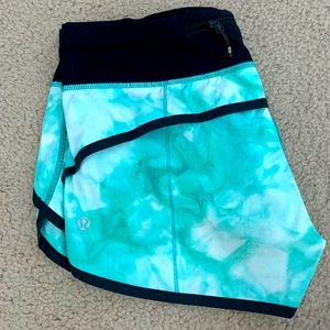 Lululemon size 6 speed shorts 2-way (old school style) green tie dyed turquoise